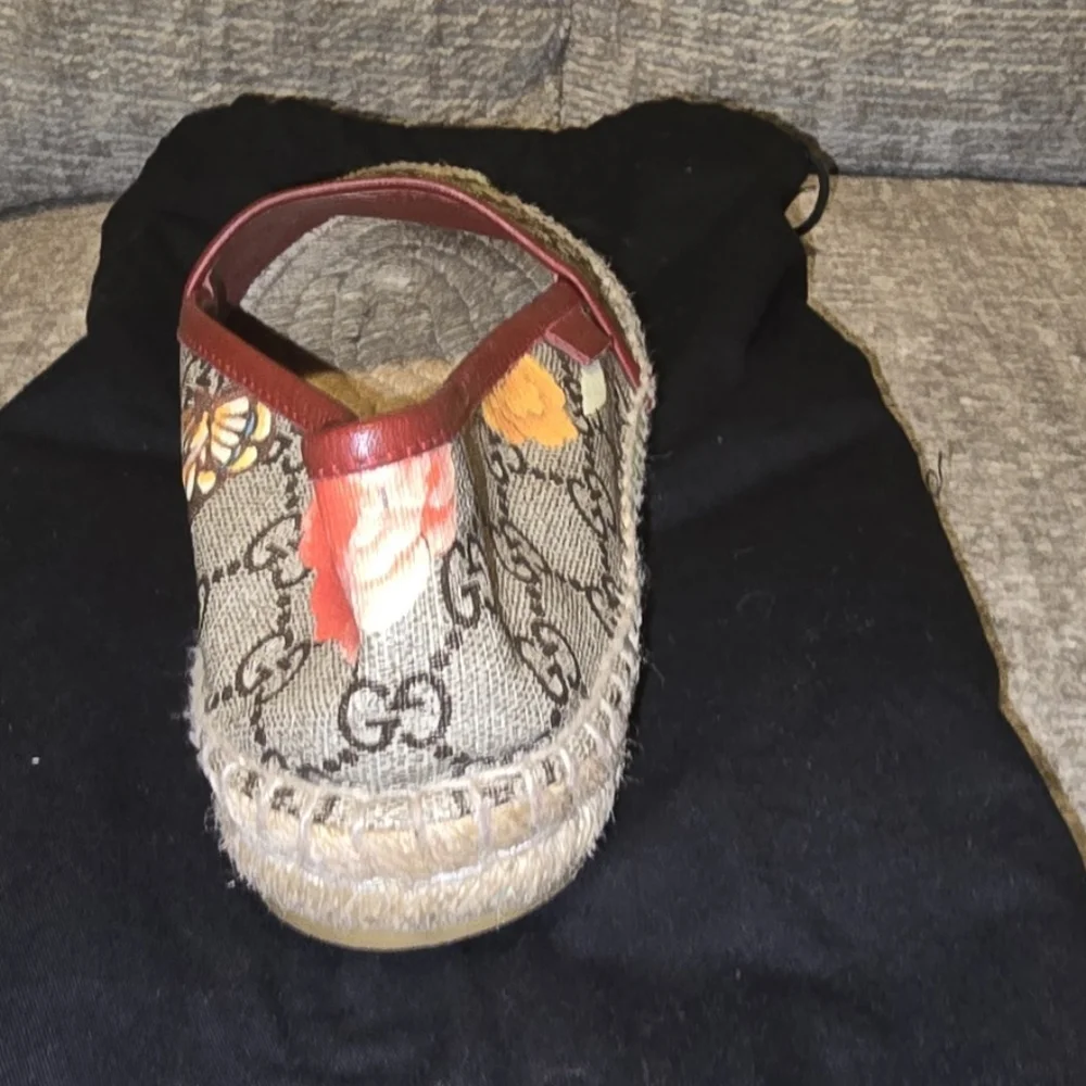 Gucci Kids Shoes with Red and Green Accents